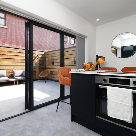 New Spacious 2 Bed Getaway - Private Courtyard! - Underfloor Heating كارديف المظهر الخارجي الصورة