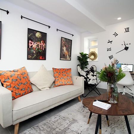 New Spacious 2 Bed Getaway - Private Courtyard! - Underfloor Heating كارديف المظهر الخارجي الصورة