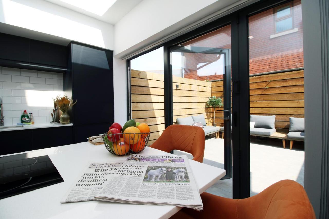 New Spacious 2 Bed Getaway - Private Courtyard! - Underfloor Heating كارديف المظهر الخارجي الصورة