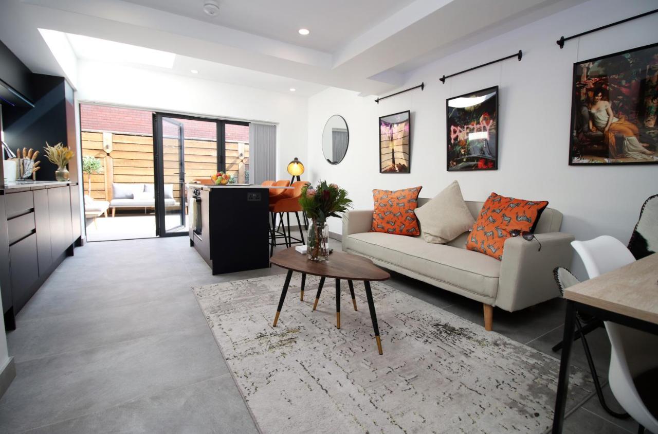 New Spacious 2 Bed Getaway - Private Courtyard! - Underfloor Heating كارديف المظهر الخارجي الصورة