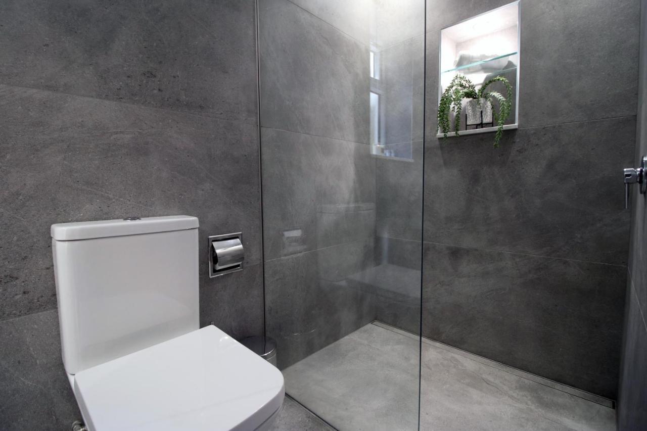 New Spacious 2 Bed Getaway - Private Courtyard! - Underfloor Heating كارديف المظهر الخارجي الصورة
