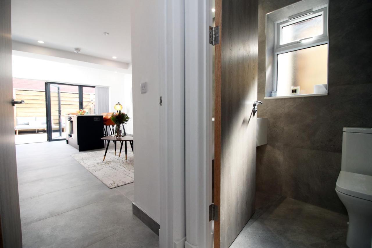 New Spacious 2 Bed Getaway - Private Courtyard! - Underfloor Heating كارديف المظهر الخارجي الصورة