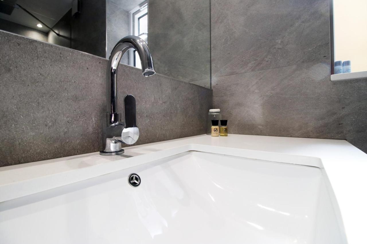 New Spacious 2 Bed Getaway - Private Courtyard! - Underfloor Heating كارديف المظهر الخارجي الصورة