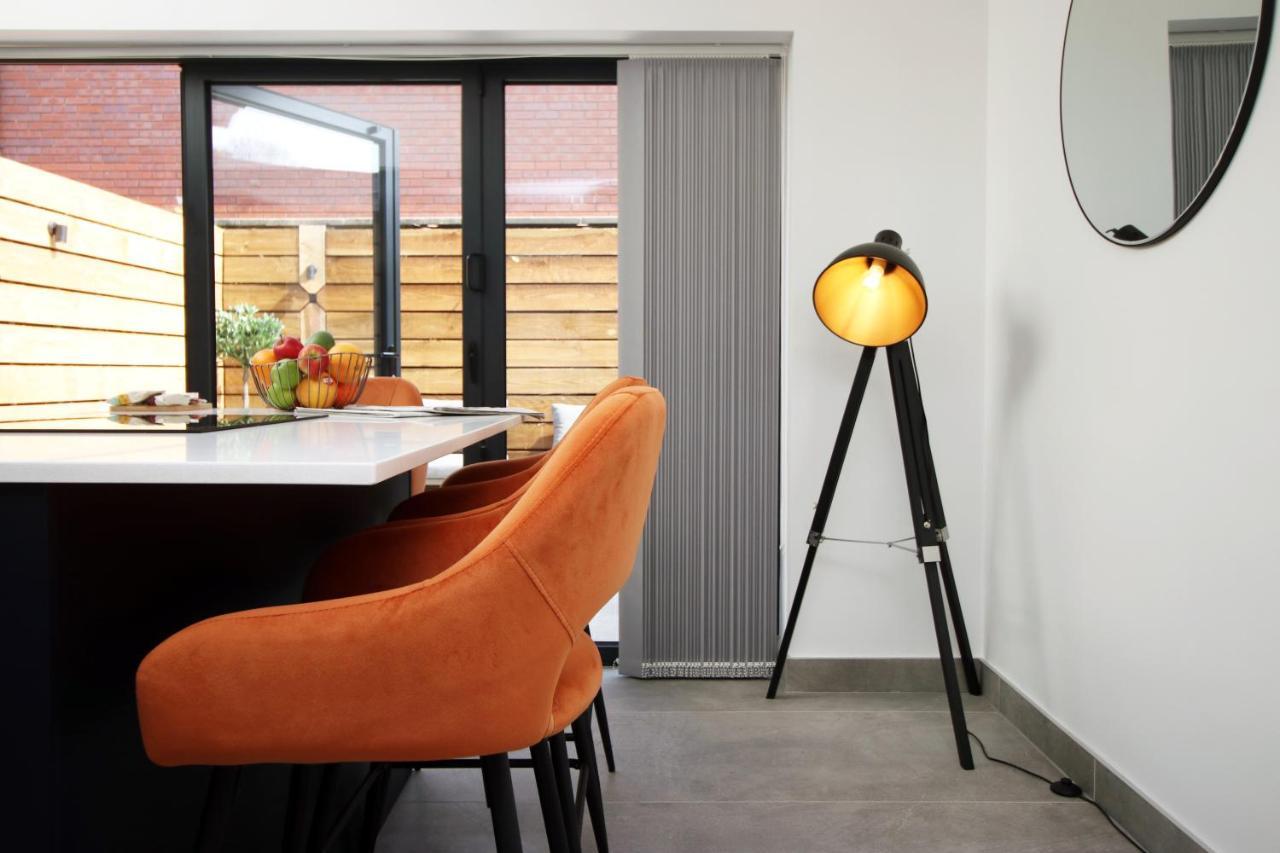 New Spacious 2 Bed Getaway - Private Courtyard! - Underfloor Heating كارديف المظهر الخارجي الصورة