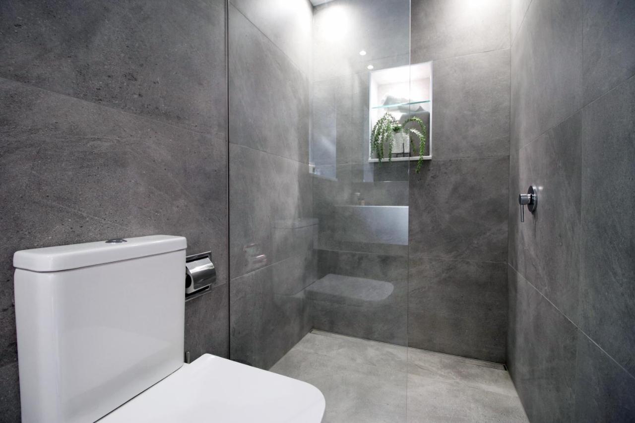 New Spacious 2 Bed Getaway - Private Courtyard! - Underfloor Heating كارديف المظهر الخارجي الصورة